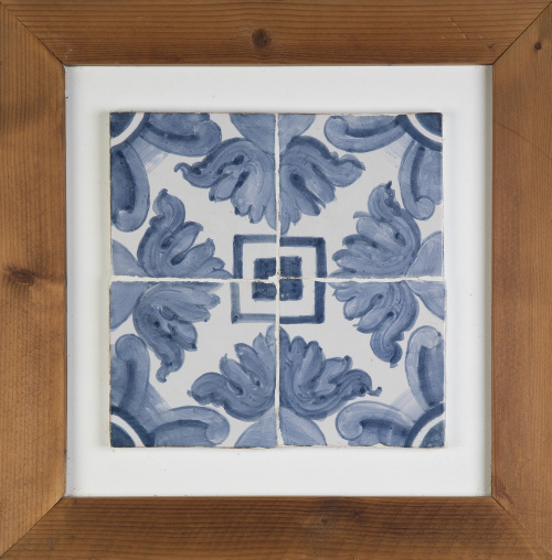 Panel de cuatro azulejos en cerámica esmaltada en azul y bl