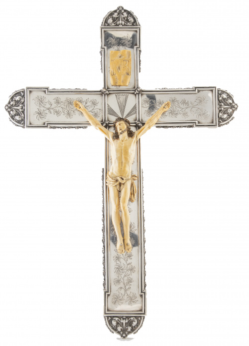 Cristo crucificado.Marfil tallado y parcialmente policrom