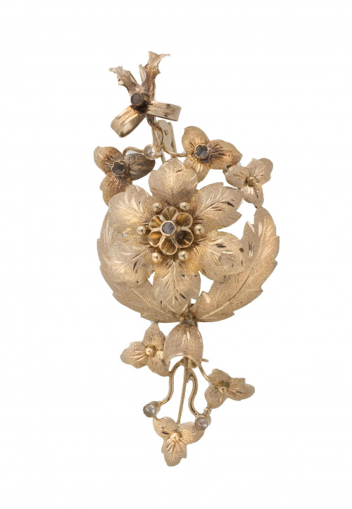 Alfiler con diseño floral de diamantes y decoración cincela