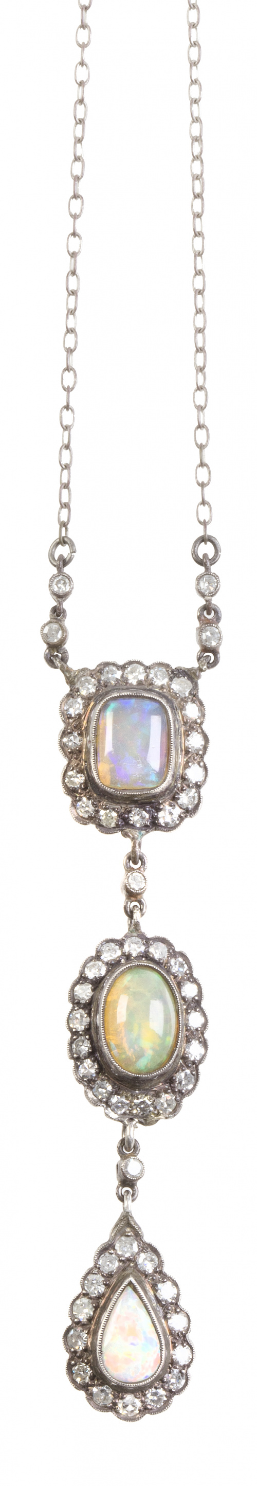 Pendentif de pp. S. XX con tres ópalos orlados de brillante