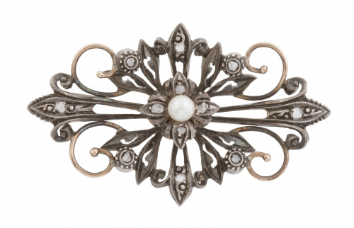 Broche de finales del S. XIX con centro de flor, con perla 