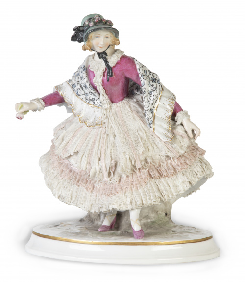 Figura femenina de porcelana esmaltada, S. XX.