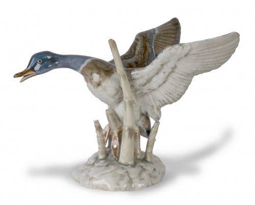 Pato entre juncos de porcelana esmaltada, S. XX.