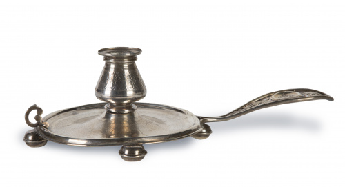 Palmatoria de plata con trabajo de guilloché y asa calada c