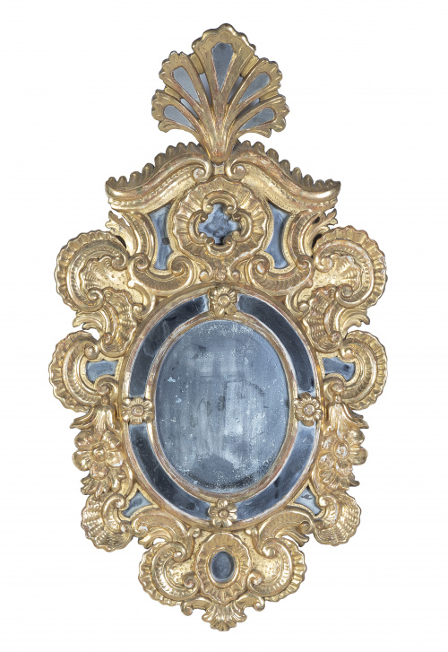 Espejo en madera tallada y dorada.Trabajo francés, S. XVI