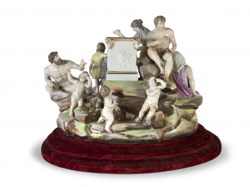 Alegoría del Amor.Grupo escultórico en porcelana esmaltad