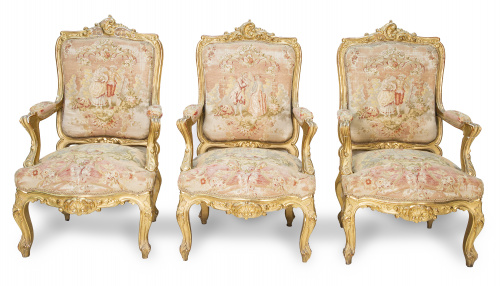 Conjunto de: cuatro butacas, una silla y un sofá de estilo 