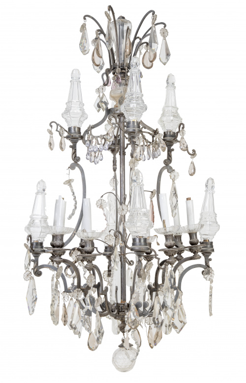 Lámpara de estilo Luis XV en metal y pandelocas de cristal 
