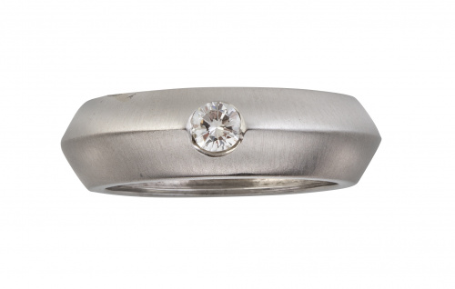 Sortija solitario con brillante de 0,20 ct aprox, montura e