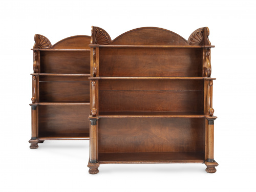 Pareja de librerías de estilo Guillermo IV de madera de cao