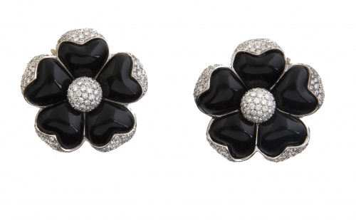 Pendientes italianos de brillantes y ónix con diseño de flor