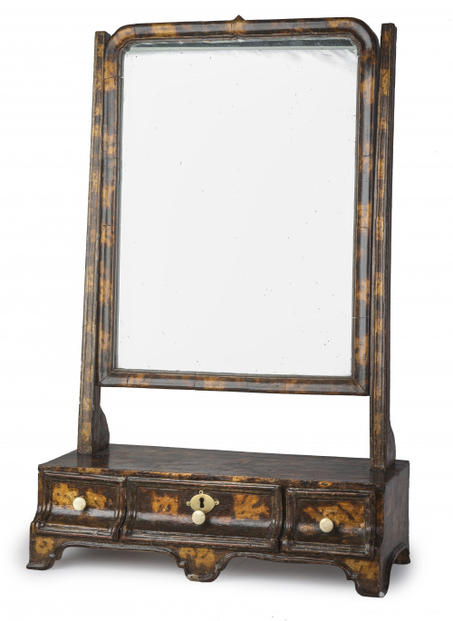 Espejo de tocador Jorge III, lacado, simulando concha de to