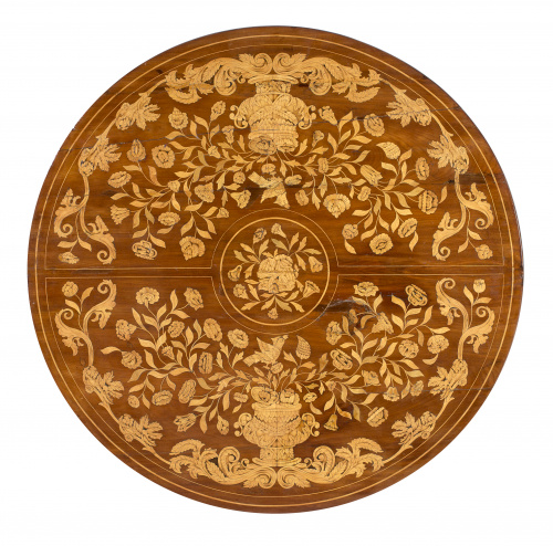 Mesa velador de pedestal sobre plataforma en madera de caob