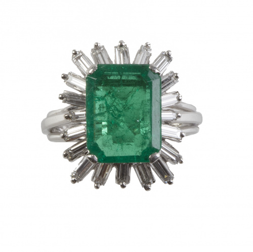 Sortija con esmeralda talla esmeralda rectangular de 5 ct a