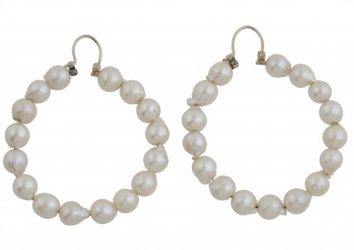 Pendientes en forma de grandes criollas de perlas cultivada