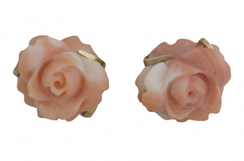 Pendientes con rosas de coral blanco-rosado en marco de hil