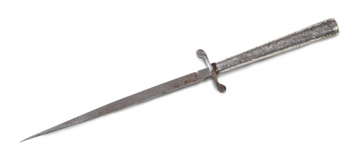 Daga de “misericordia” de plata grabada.
