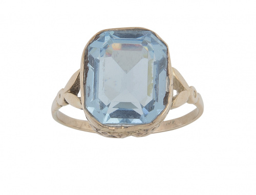 Sortija años 30 con piedra azul y montura en oro amarillo d