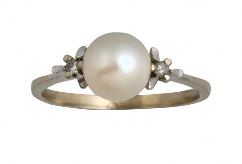 Sortija con perla central flanqueda por brillantitos engast