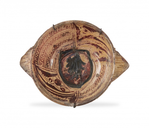 Escudilla de orejas de reflejo metálico y azul cobalto.Ma