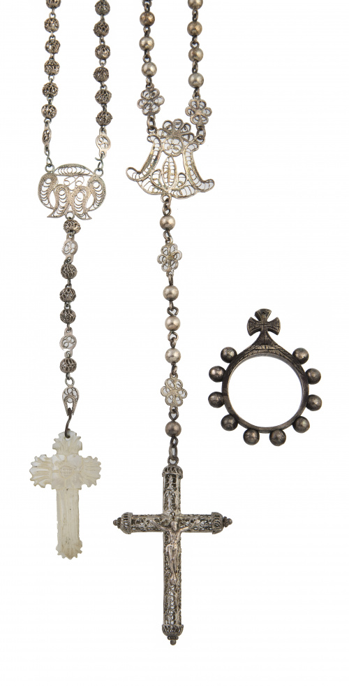 Lote de cinco rosarios de plata 