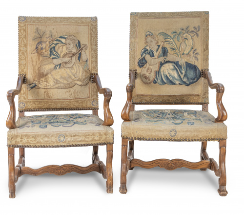 Pareja de butacas de madera tallada de notal de estilo barr