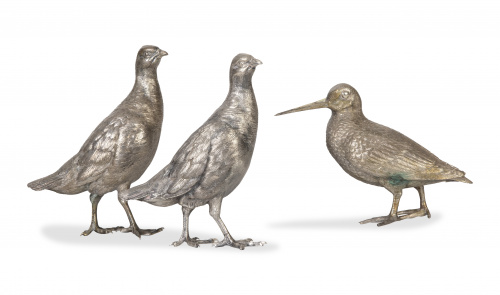 Lote de dos perdices y una becada decorativas de metal plat