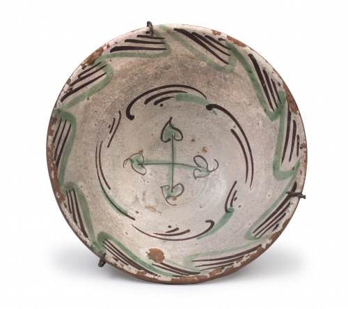 Cuenco de cerámica esmaltada en verde y manganeso decorado 