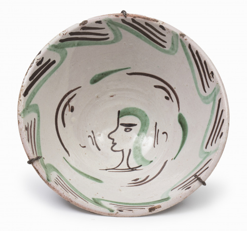 Cuenco de cerámica esmaltada en verde y manganeso, con bust