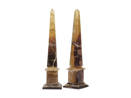 Pareja de obeliscos de cuarzo, S. XIX.