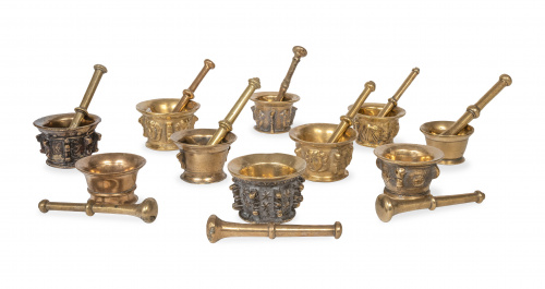 Lote de diecisiete morteros de bronce.España, S. XVI - XV