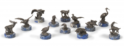 Lote de doce animales en bronce sobre base de mármol. S. 
