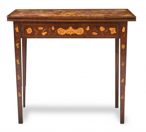 Mesa de juego de madera de caoba y marquetería.Trabajo ho