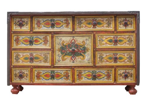 Papelera de madera policromada, decorada con elementos vege