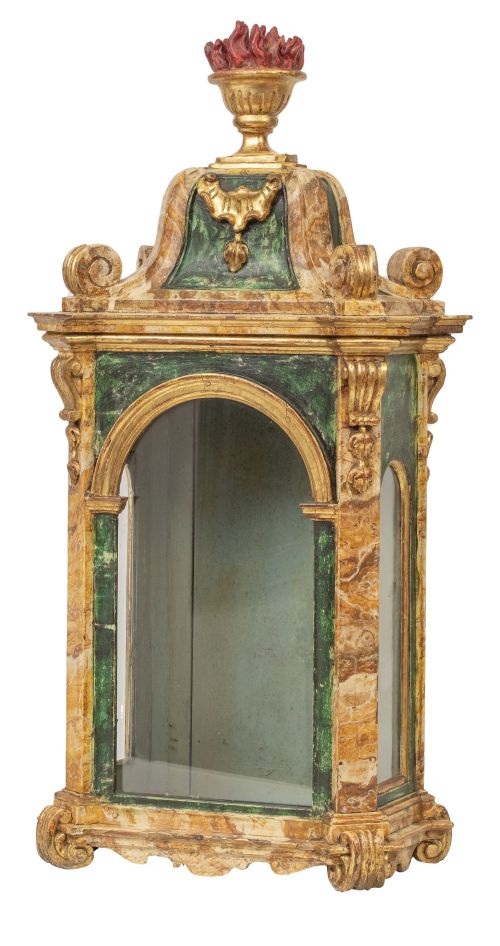 Hornacina de madera tallada, policromada y dorando, imitand