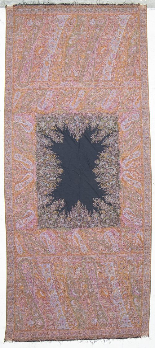 Pasley de seda con motivo decorativo de "boteh".S. XIX.