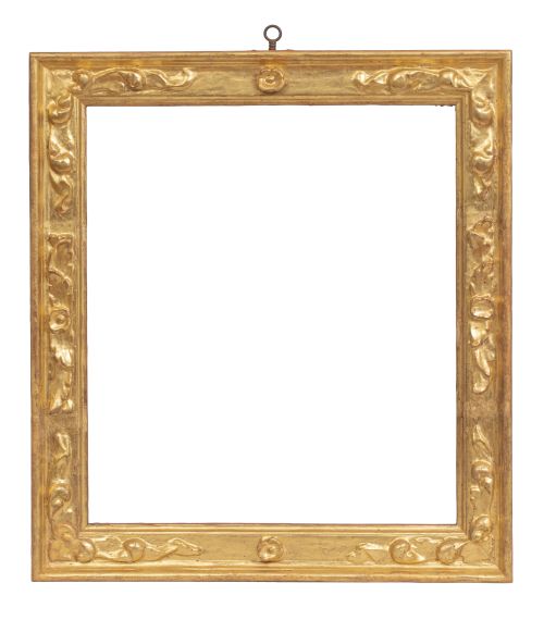Marco de madera tallada y dorada.España, S. XVIII. 