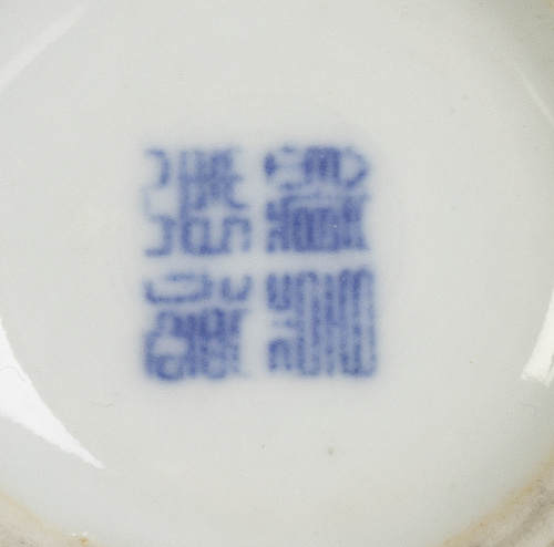 Pareja de jarrones globulares en porcelana esmaltada en azu