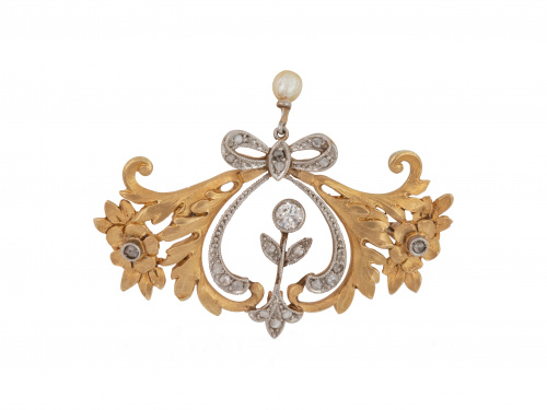 Broche  Art Nouveau  con flores y guirnaldas en oro mate y 