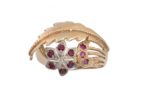 Sortija años 50 con frente asimétrico de hoja curva y flor 