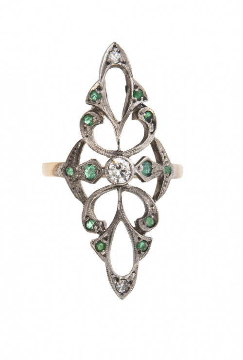 Sortija lanzadera estilo Art-Decó en oro blanco con esmeral