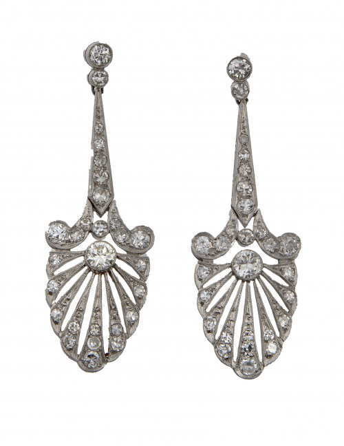 Pendientes largos Art-Decó de brillantes, con motivo princi