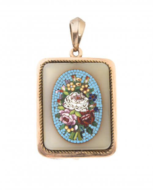 Colgante de pp. S. XX con centro oval de micromosaico con m