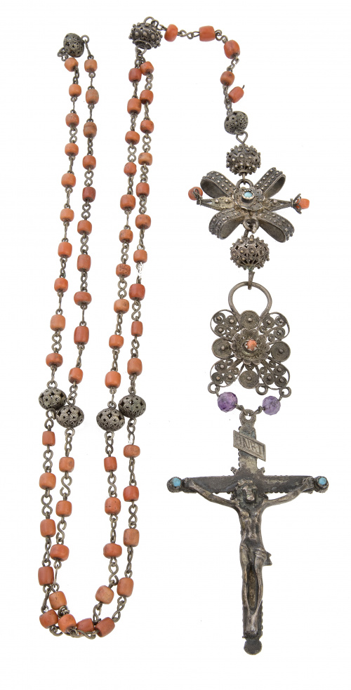 Rosario S. XVIII-XIX en plata con cuentas de coral 