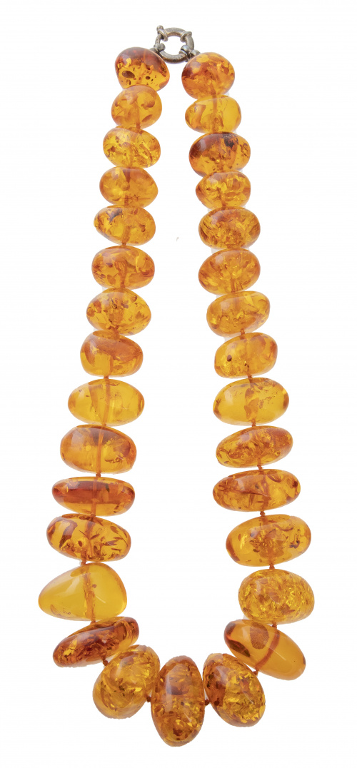 Collar de un hilo de ámbar en cuentas a modo de grandes dis