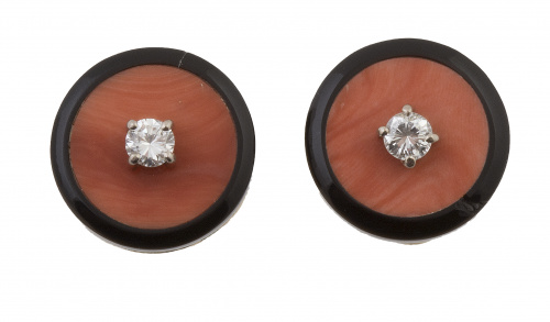 Pendientes circulares con base coral rojo orlado de ónix y 