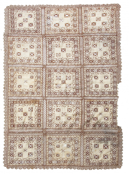 Paño de altar salmantino con encaje de bolillos en hilos ma