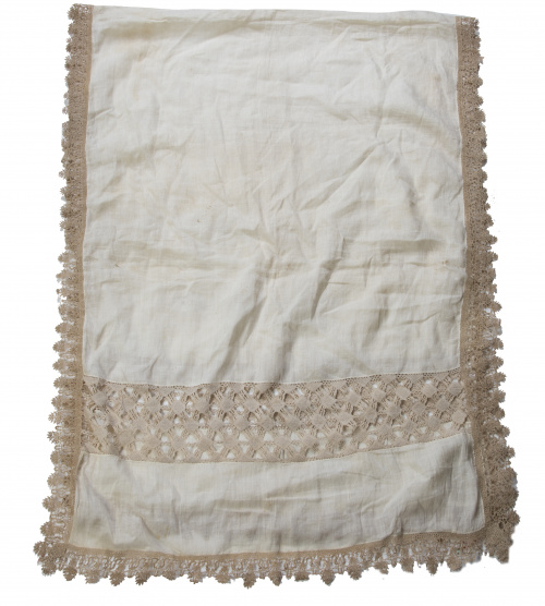 Toalla de lino con encaje de bolillos.Trabajo salamantino