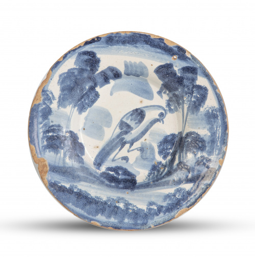Plato de cerámica esmaltada en azul de cobalto con pajarito