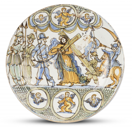 Plato en cerámica polícroma con Cristo camino al Calvario. 